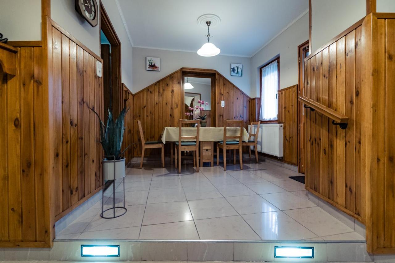 Estike Apartman Дьюла Екстер'єр фото