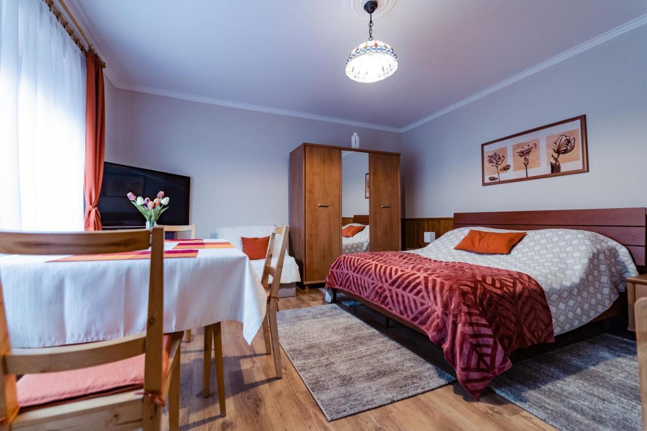 Estike Apartman Дьюла Екстер'єр фото
