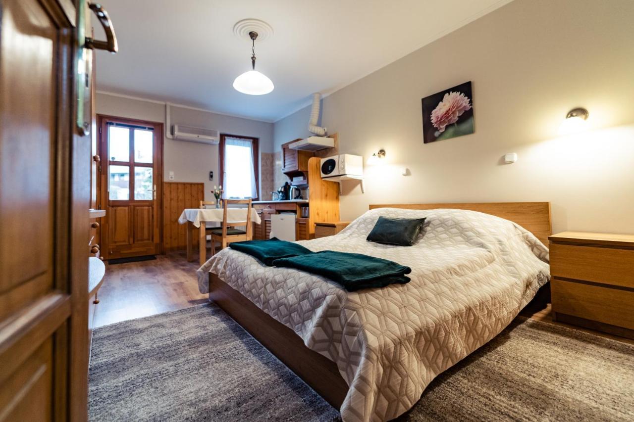 Estike Apartman Дьюла Екстер'єр фото