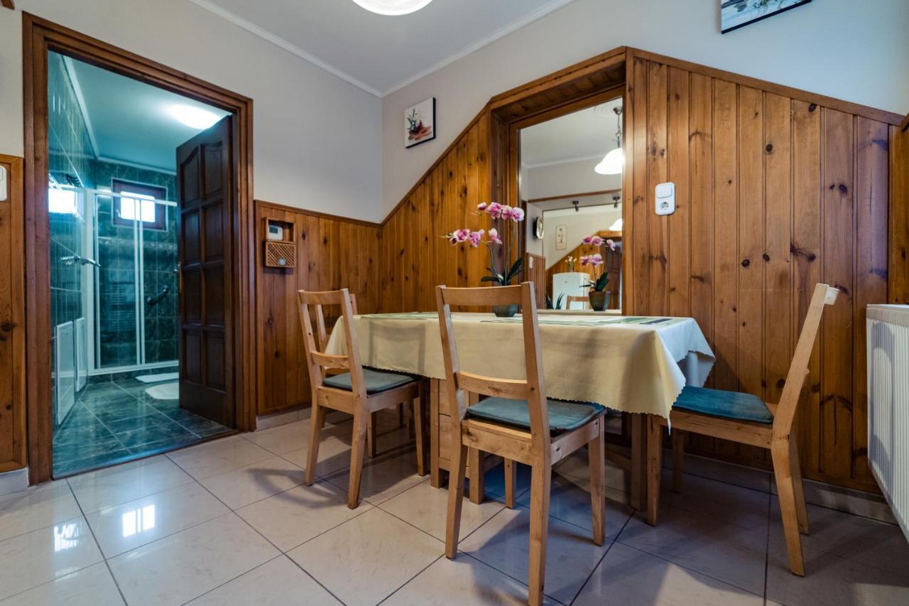 Estike Apartman Дьюла Екстер'єр фото