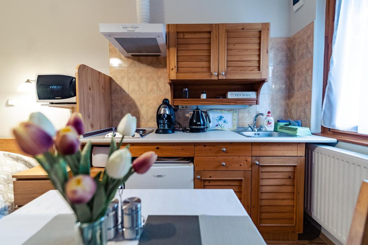 Estike Apartman Дьюла Екстер'єр фото