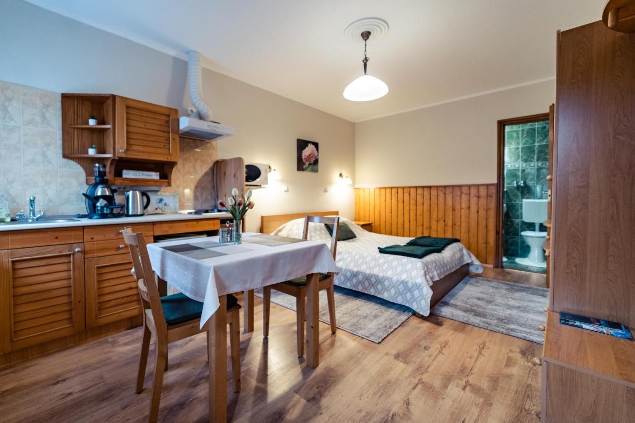 Estike Apartman Дьюла Екстер'єр фото